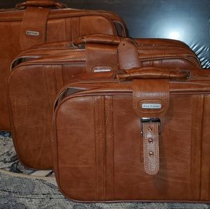 World travelers vintage luggage set